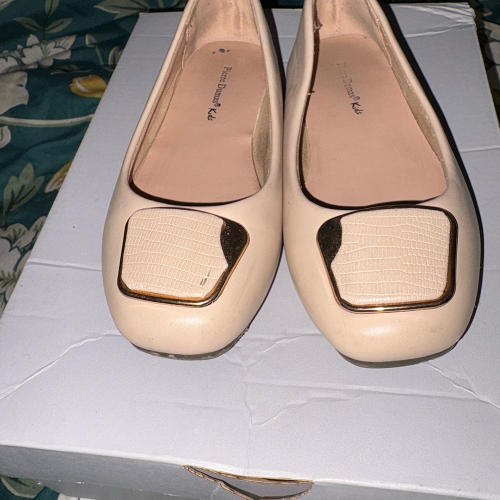 Cream Flats with Gold Accents